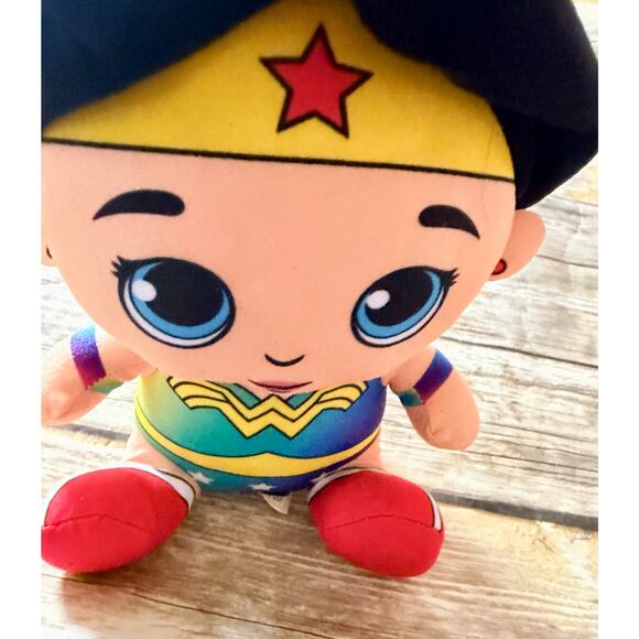 WONDER WOMEN PLUSH TOY - Picture 6 of 7